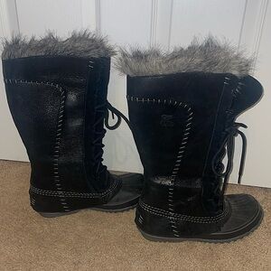 Sorel waterproof snow boots size 6